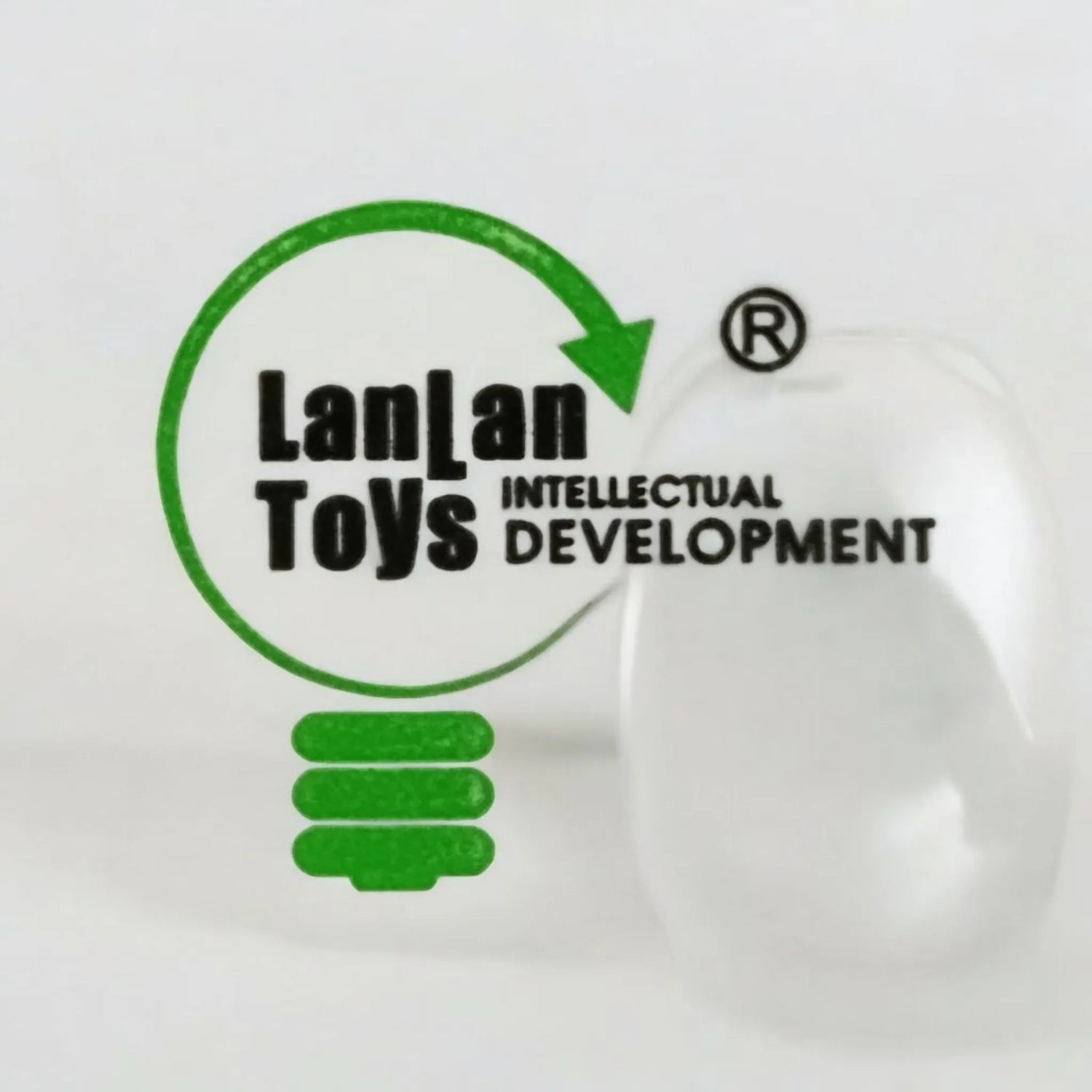 Logo LanLan Toys desarrollo intelectual fondo blanco flecha verde